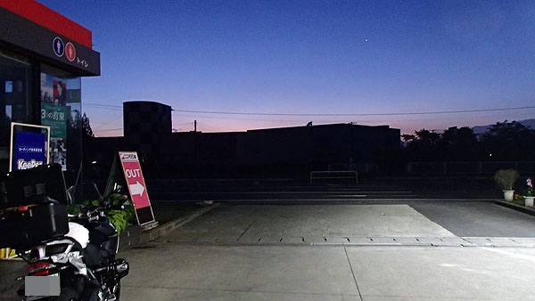 空が明るくなってきました